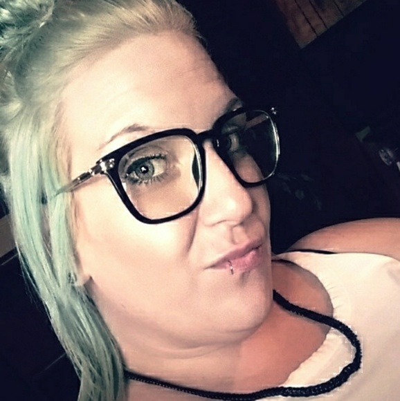 Meet your Posher, Linda - Picture 2 of 2